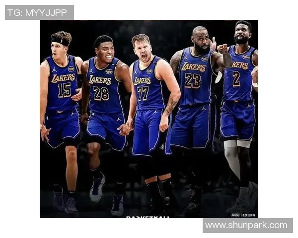 热火与湖人激战常规赛精彩回顾关键时刻与球星表现全解析 热火与湖人激战常规赛精彩回顾关键时刻与球星表现全解析